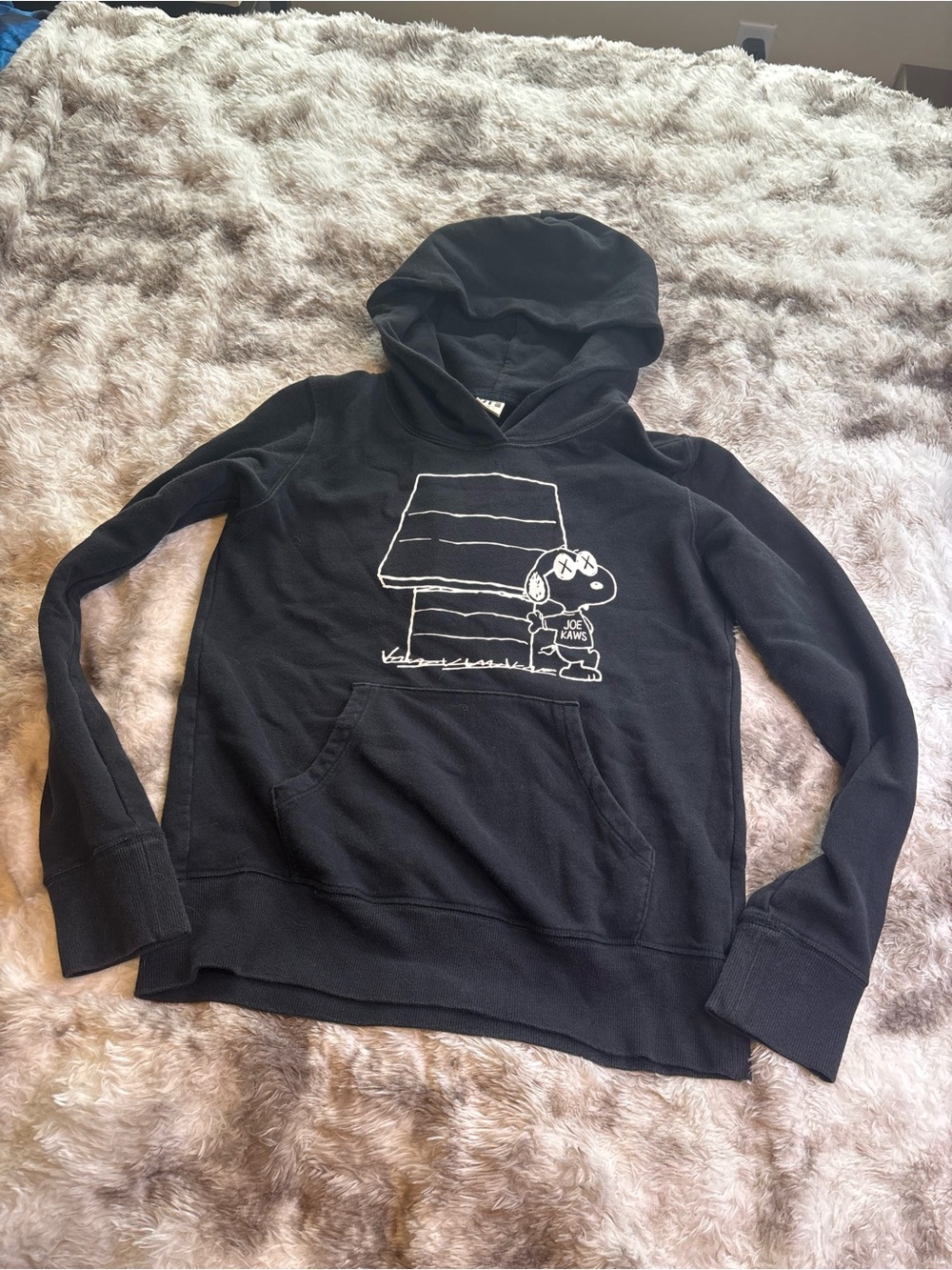 Limited Edition Uniqlo x Kaws x peanuts “Joe Kaws” doghouse snoopy hoodie